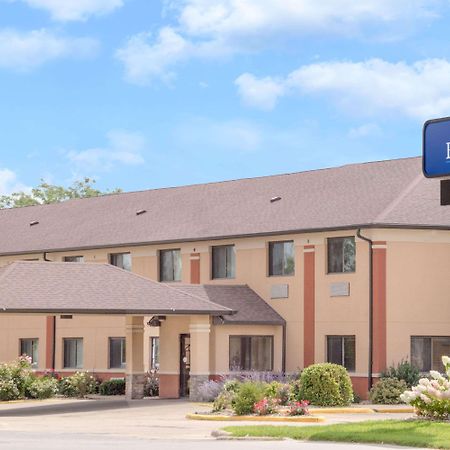 Hotel Baymont By Wyndham Waterloo Exterior foto