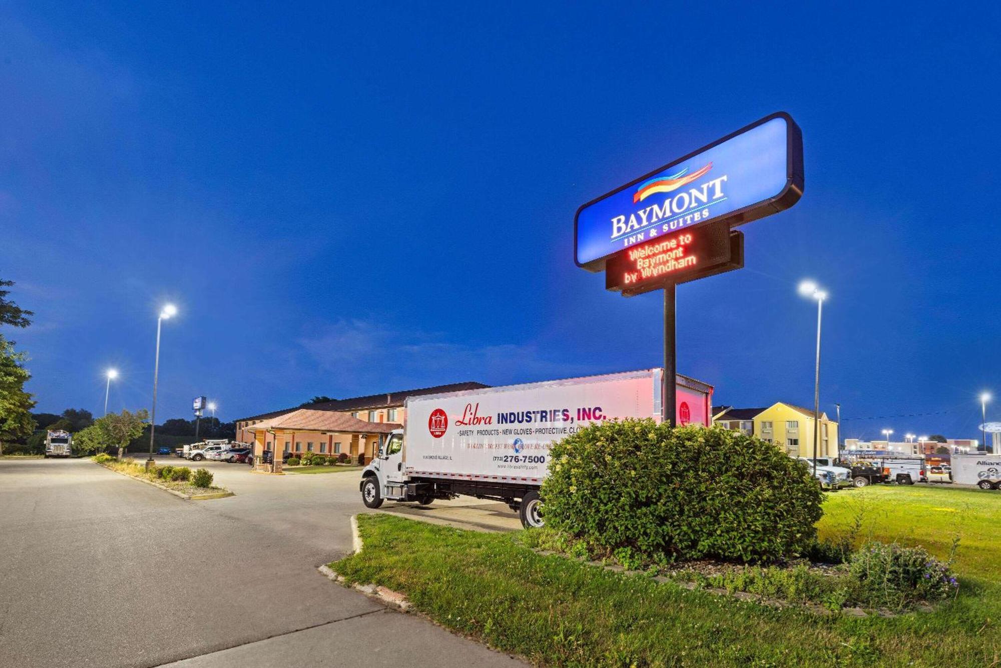 Hotel Baymont By Wyndham Waterloo Exterior foto