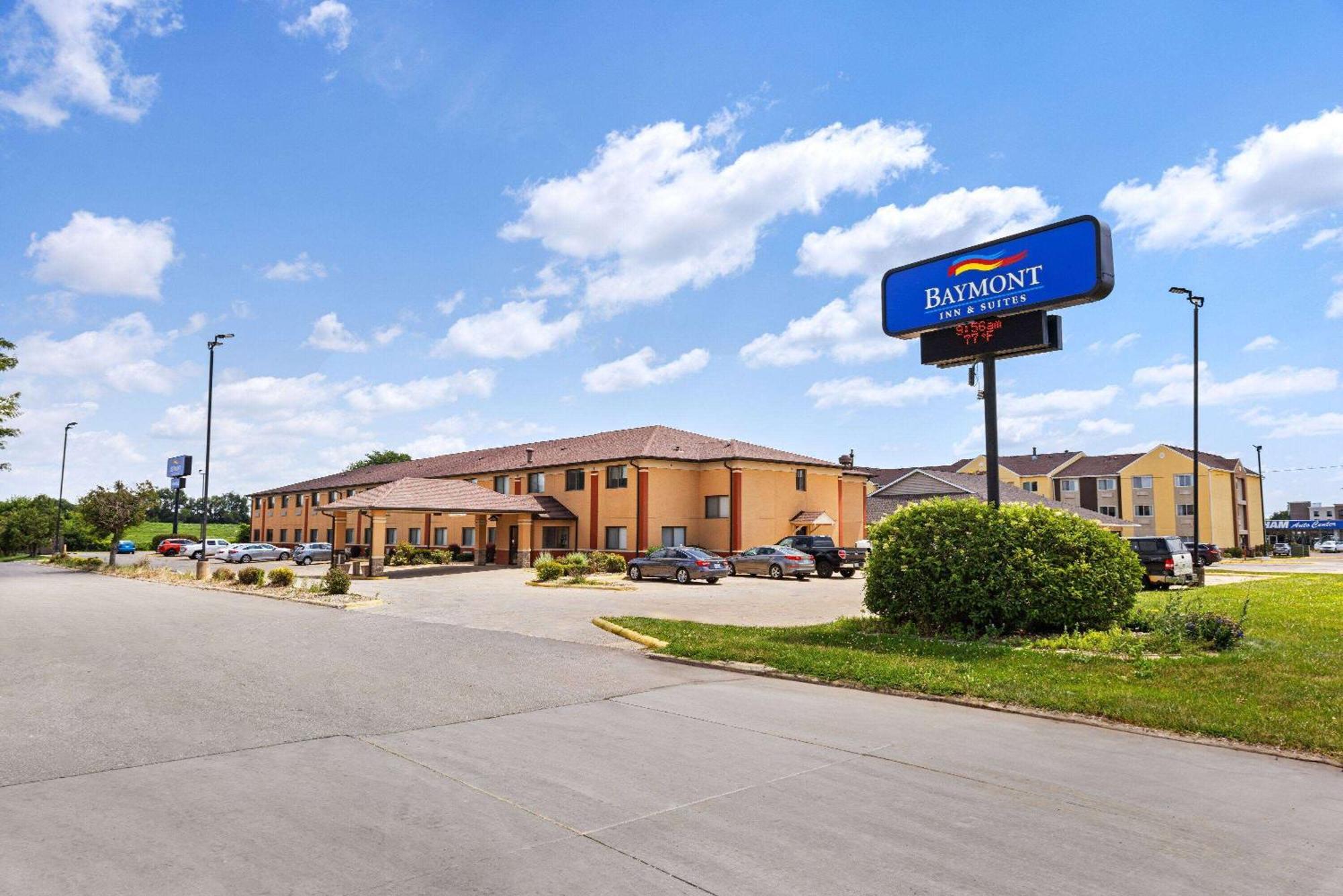 Hotel Baymont By Wyndham Waterloo Exterior foto